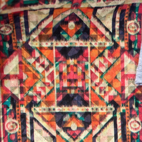 LuLaRoe Randy Tee - Picture 4 of 6